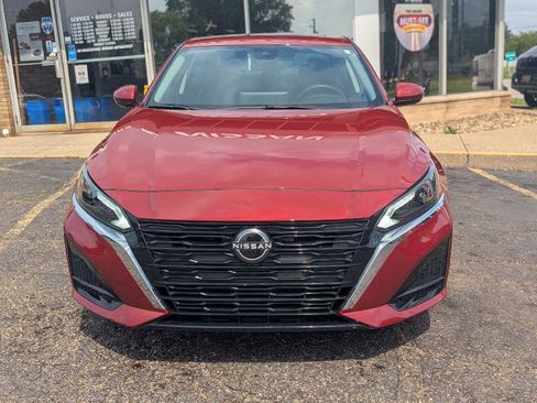 Used 2023 Nissan Altima 2.5 SV w/ SV Premium Package AWD/4WD image 2