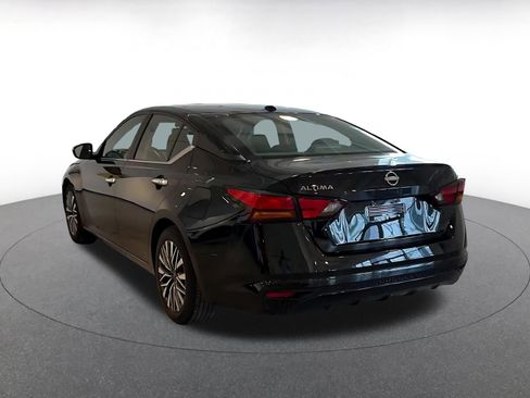 Used 2025 Nissan Altima 2.5 SV image 11