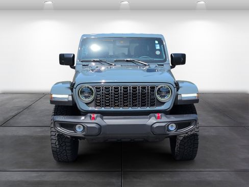 Used 2025 Jeep Gladiator Rubicon w/ Convenience Group AWD/4WD image 6