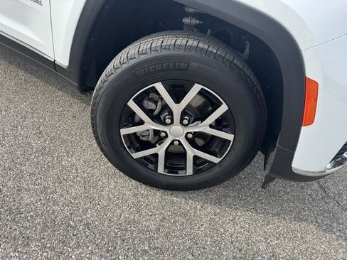 Used 2024 Jeep Grand Cherokee L Limited image 38