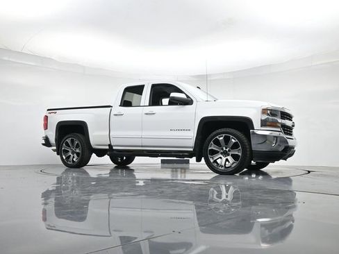 Used 2018 Chevrolet Silverado 1500 LT image 30