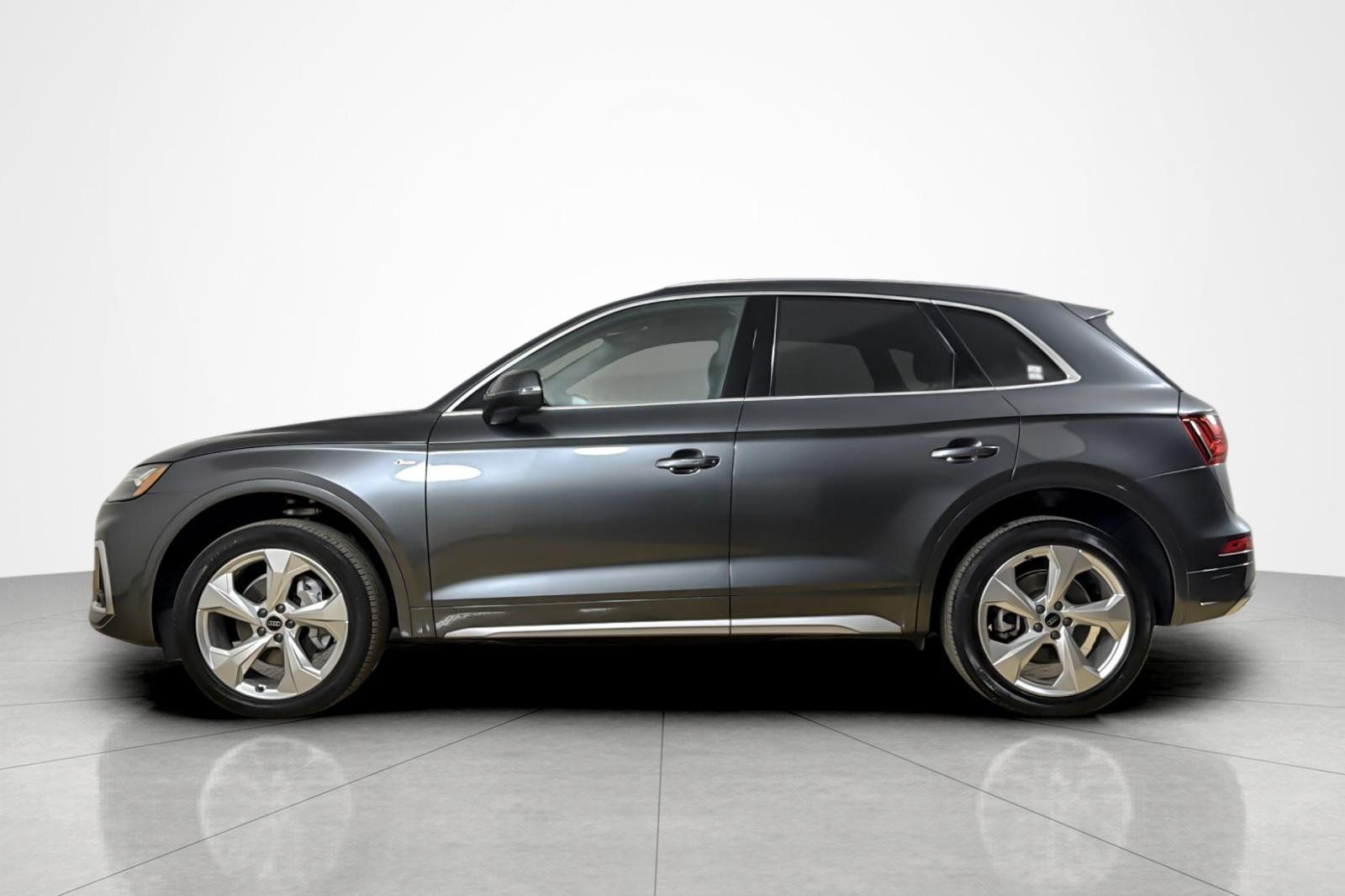 Used 2023 Audi Q5 2.0T Premium Plus w/ Premium Plus Package AWD/4WD image 2