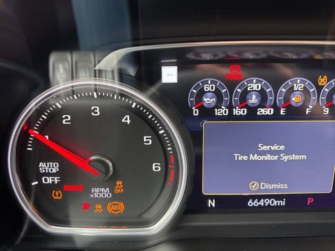 Used 2019 Chevrolet Silverado 1500 High Country w/ Technology Package image 11