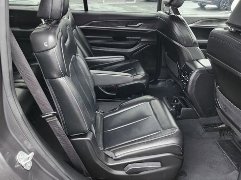 Used 2023 Jeep Grand Cherokee L Limited image 20