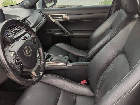 Used 2015 Lexus CT 200h w/ Navigation Package FWD image 9