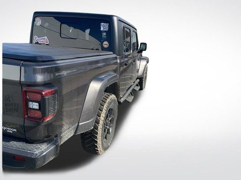 Used 2024 Jeep Gladiator Sport image 3