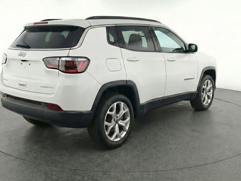 Used 2025 Jeep Compass Latitude AWD/4WD image 9