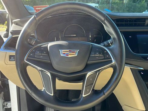 Used 2018 Cadillac XT5 AWD image 17