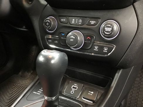 Used 2021 Jeep Cherokee Latitude Lux AWD/4WD image 25