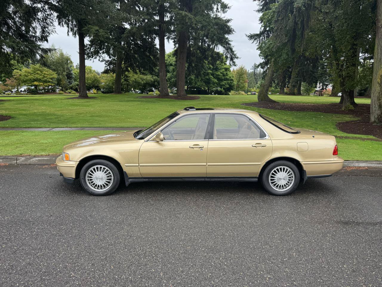 Used 1991 Acura Legend LS FWD image 2