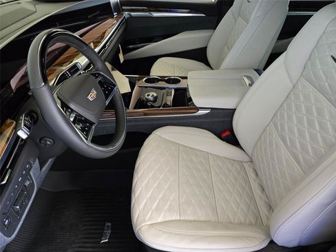 New 2026 Cadillac Escalade Platinum Sport w/ LPO, ONYX Package AWD/4WD image 11