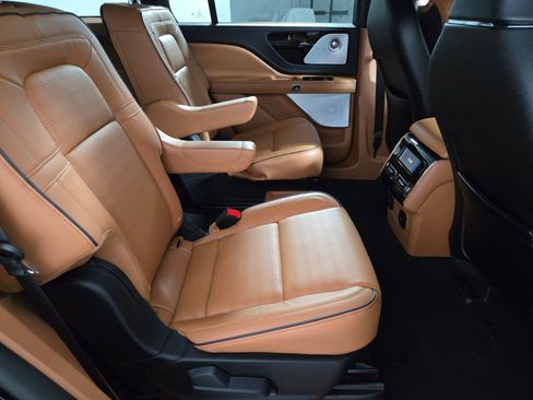 New 2026 Lincoln Aviator Black Label w/ Jet Appearance Package AWD/4WD image 18