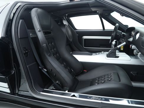 Used 2006 Ford GT image 18