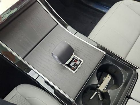 Certified 2025 Land Rover Range Rover Velar Dynamic SE image 30