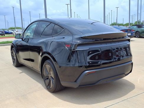 Used 2026 Tesla Model Y 2WD image 2