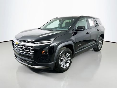 Used 2026 Chevrolet Equinox LT FWD image 3