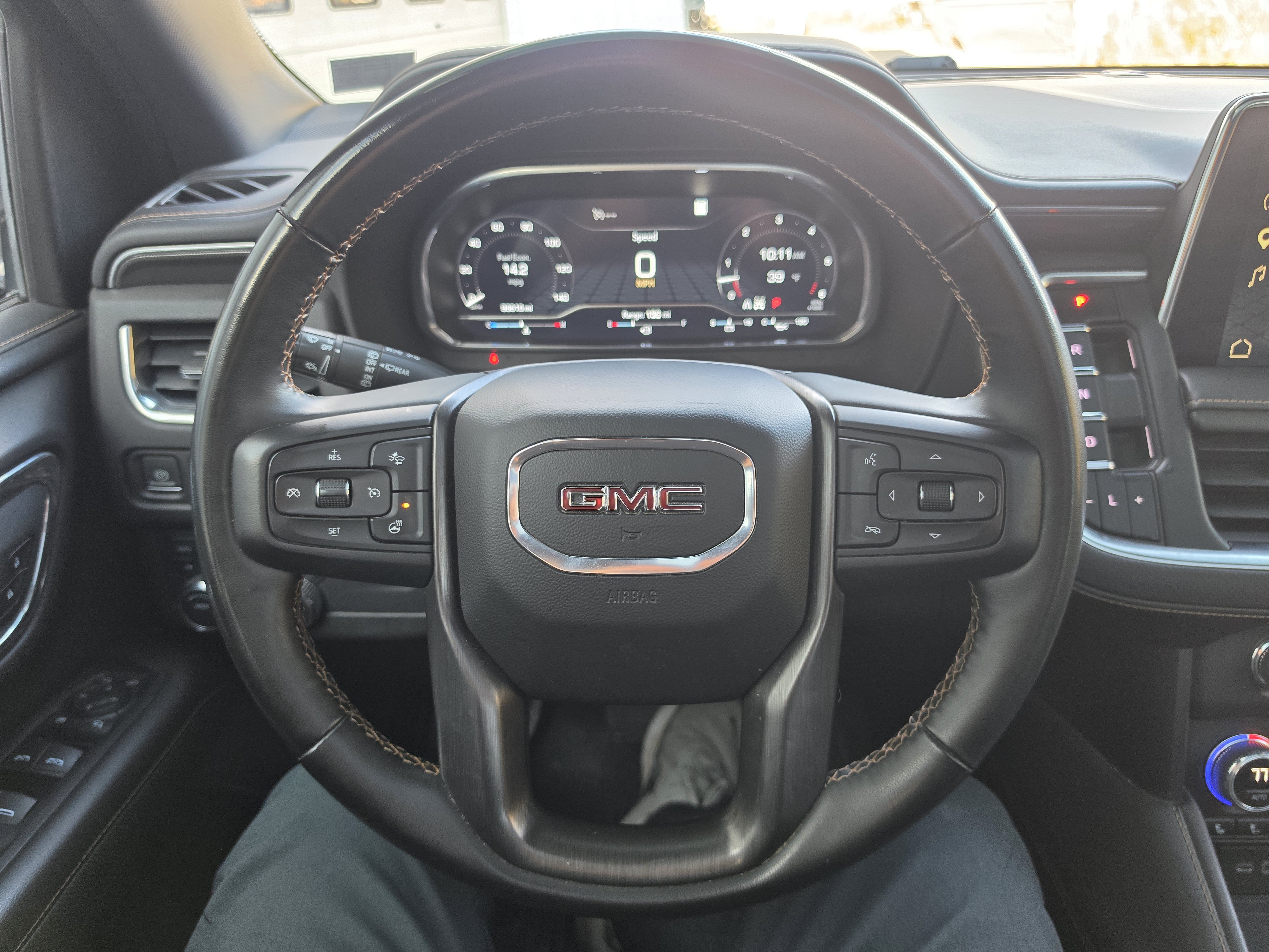 Used 2023 GMC Yukon XL AT4 w/ Technology Package AWD/4WD image 18