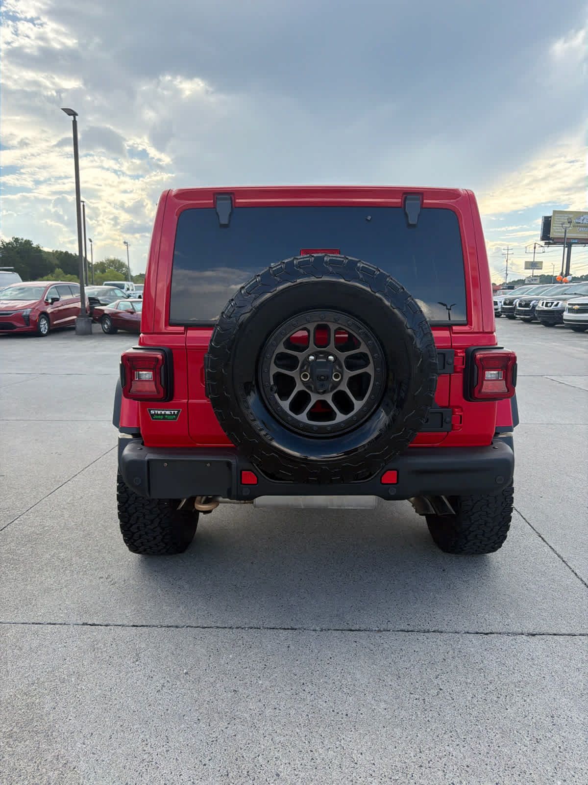 Used 2022 Jeep Wrangler Unlimited Rubicon w/ Xtreme Recon 35" Tire Package AWD/4WD image 8