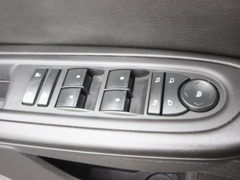 Used 2017 Chevrolet Traverse LT image 11