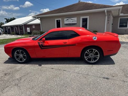 Used 2020 Dodge Challenger R/T RWD image 1