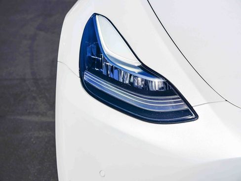 Used 2021 Tesla Model Y Long Range image 12