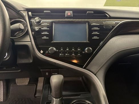 Used 2019 Toyota Camry L image 21