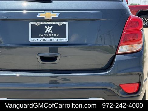 Used 2021 Chevrolet Trax LT w/ LT Convenience Package FWD image 9