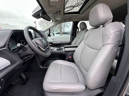 New 2026 Toyota Sienna XLE FWD image 24
