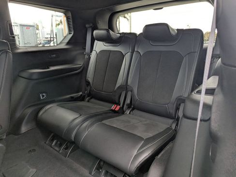 Used 2025 Jeep Grand Cherokee L Laredo image 18