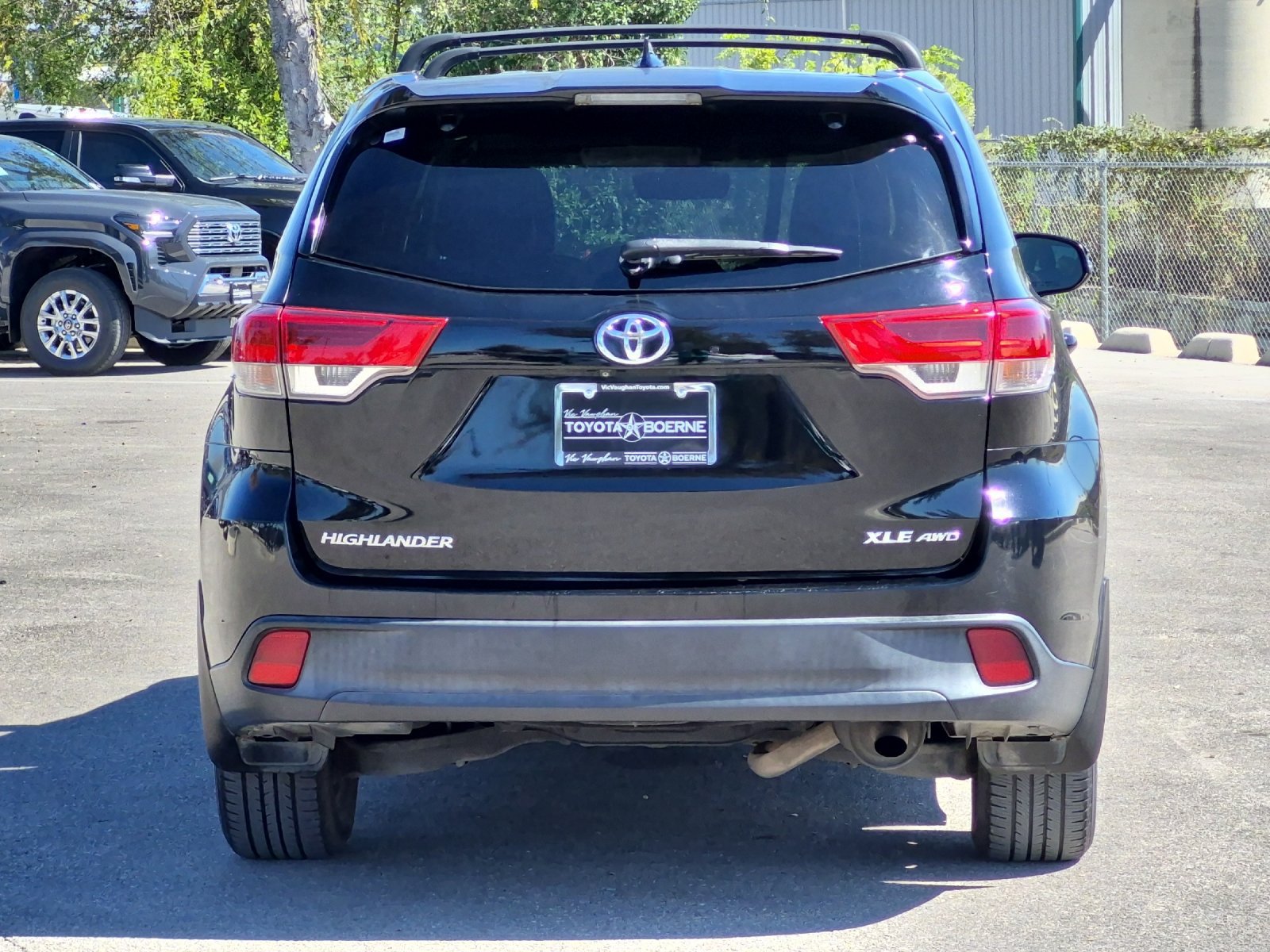 Used 2017 Toyota Highlander XLE AWD/4WD image 4