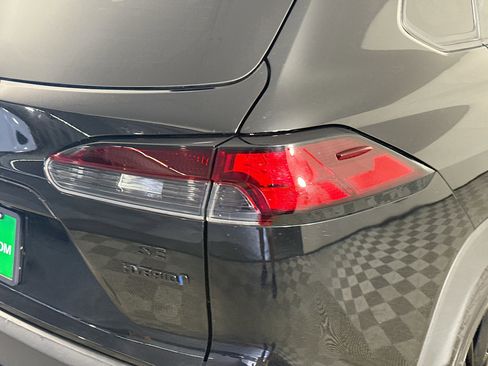 Used 2024 Toyota Corolla Cross AWD Hybrid w/ Moonroof Package image 34