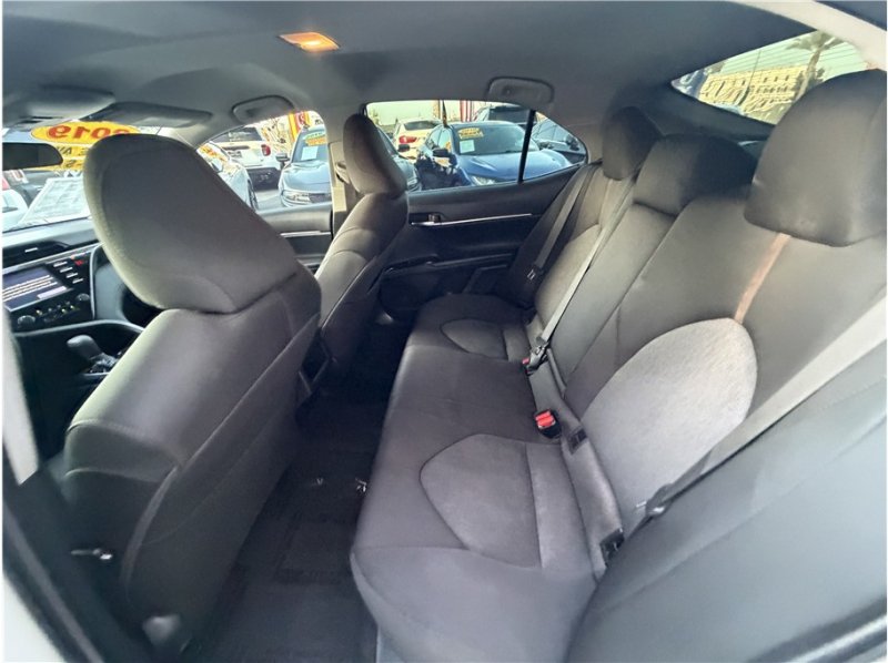 Used 2019 Toyota Camry LE FWD image 21