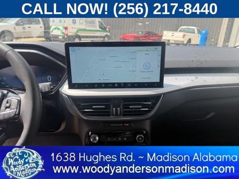 Used 2025 Ford Escape SE w/ PHEV Premium Package FWD image 12