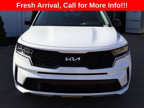 Used 2022 Kia Sorento S FWD image 2