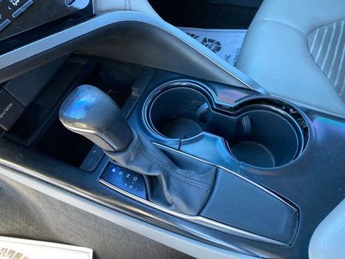 Used 2020 Toyota Camry SE image 22