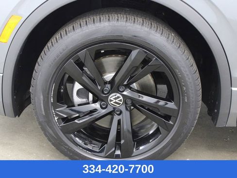 Certified 2023 Volkswagen Tiguan SE R-Line image 28