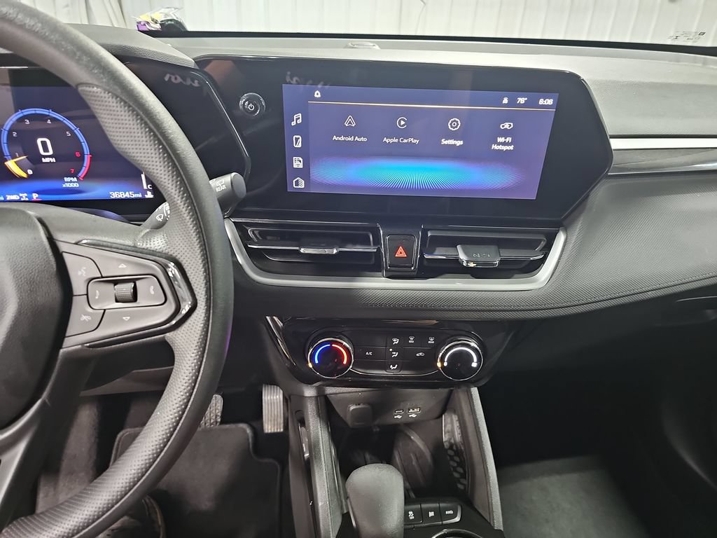 Used 2025 Chevrolet TrailBlazer LT AWD/4WD image 19