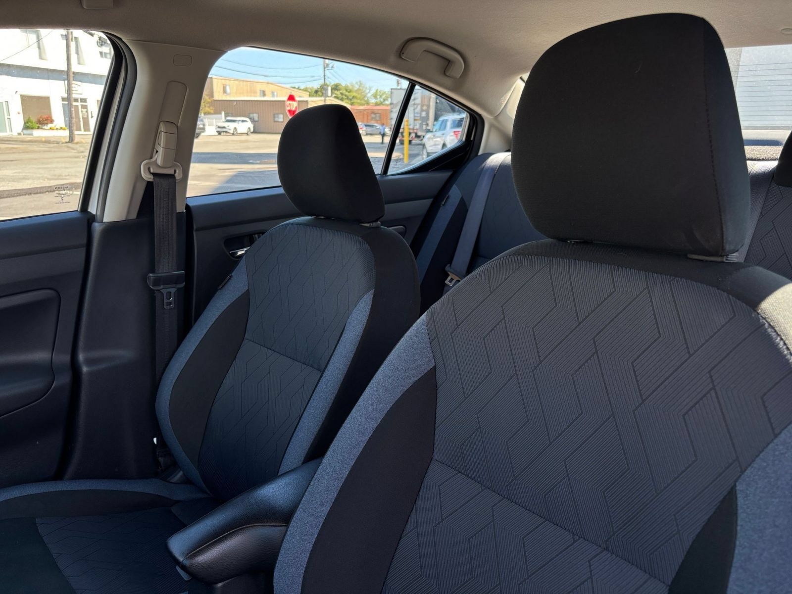 Used 2025 Nissan Versa SV FWD image 31