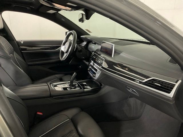 Used 2022 BMW 750i xDrive w/ Executive Package AWD/4WD image 32