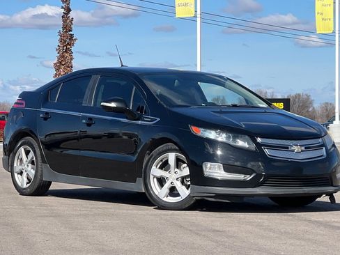 Used 2014 Chevrolet Volt FWD image 2