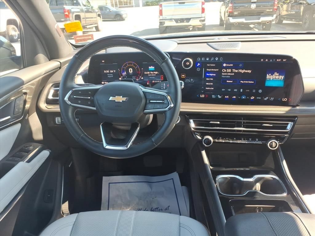 Used 2025 Chevrolet Traverse High Country FWD image 12