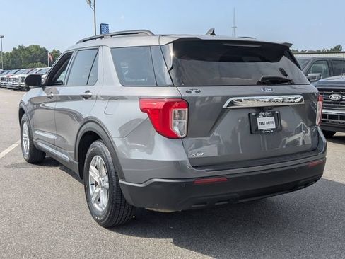 Certified 2022 Ford Explorer XLT RWD image 5