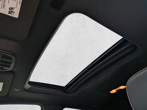 Used 2024 GMC Canyon Denali image 17