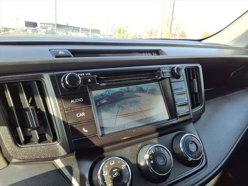 Used 2017 Toyota RAV4 LE image 18