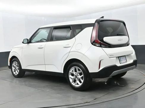 Used 2025 Kia Soul LX w/ LX Technology Package FWD image 9