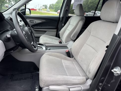 Used 2018 Honda Pilot LX image 3