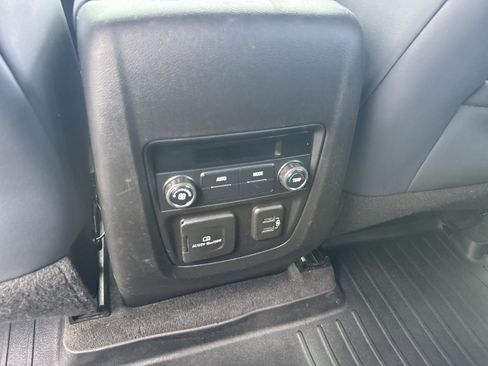 Used 2020 Buick Enclave Essence w/ Sound and Sites Package image 20