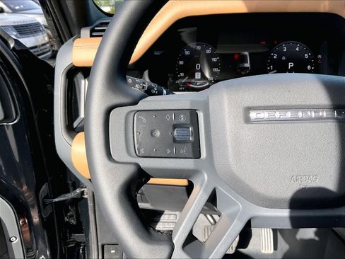 Used 2025 Land Rover Defender 130 X-Dynamic SE image 19