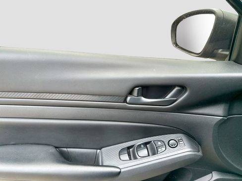 Used 2024 Nissan Altima 2.5 S FWD image 9