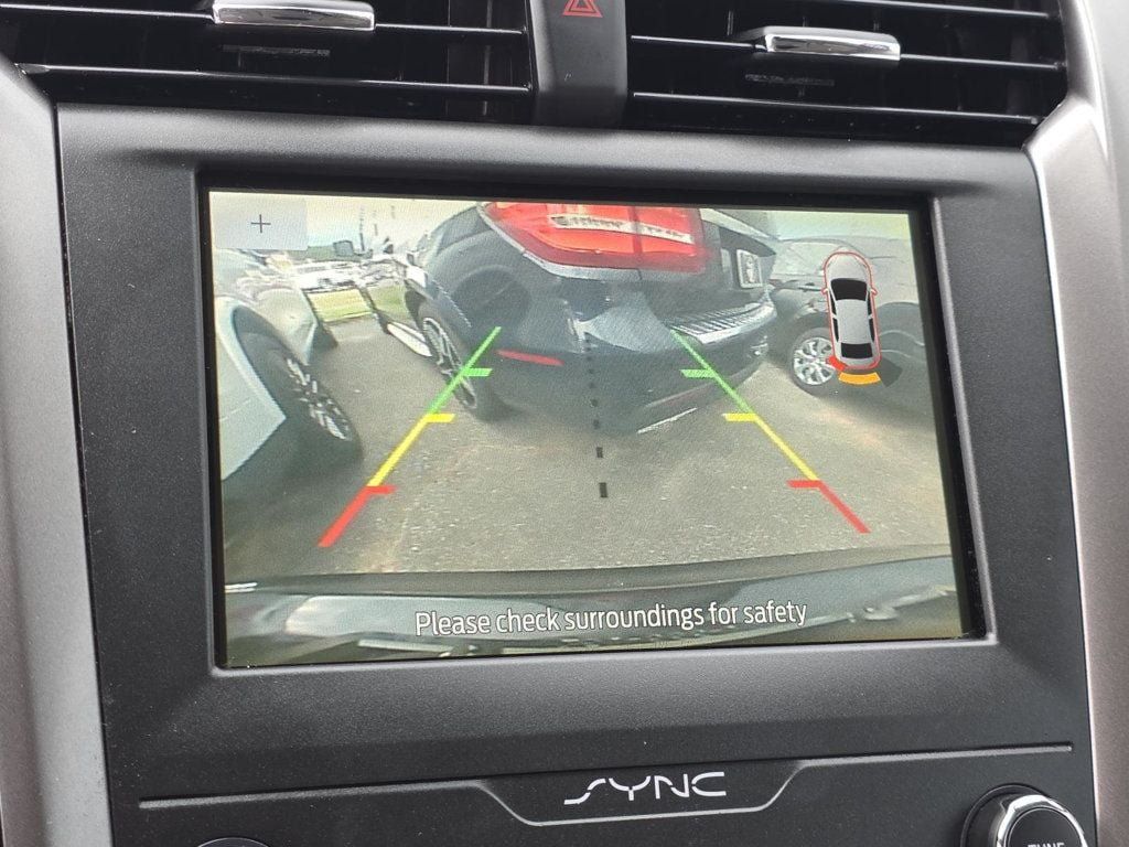Used 2020 Ford Fusion SE FWD image 12